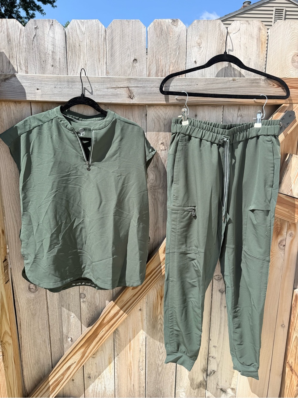healing hands Olive Green Short-Sleeve Pullover & Jogger Set